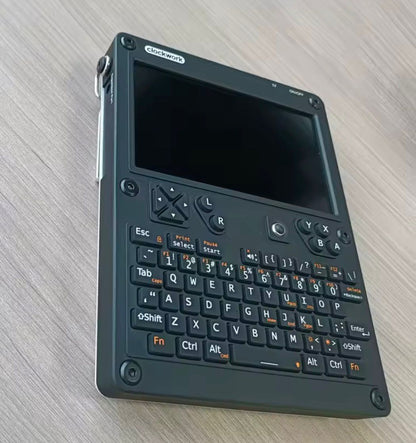 ClockworkPi uConsole Cyberdeck – Consola Linux Portátil DIY