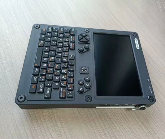 ClockworkPi uConsole Cyberdeck – Consola Linux Portátil DIY